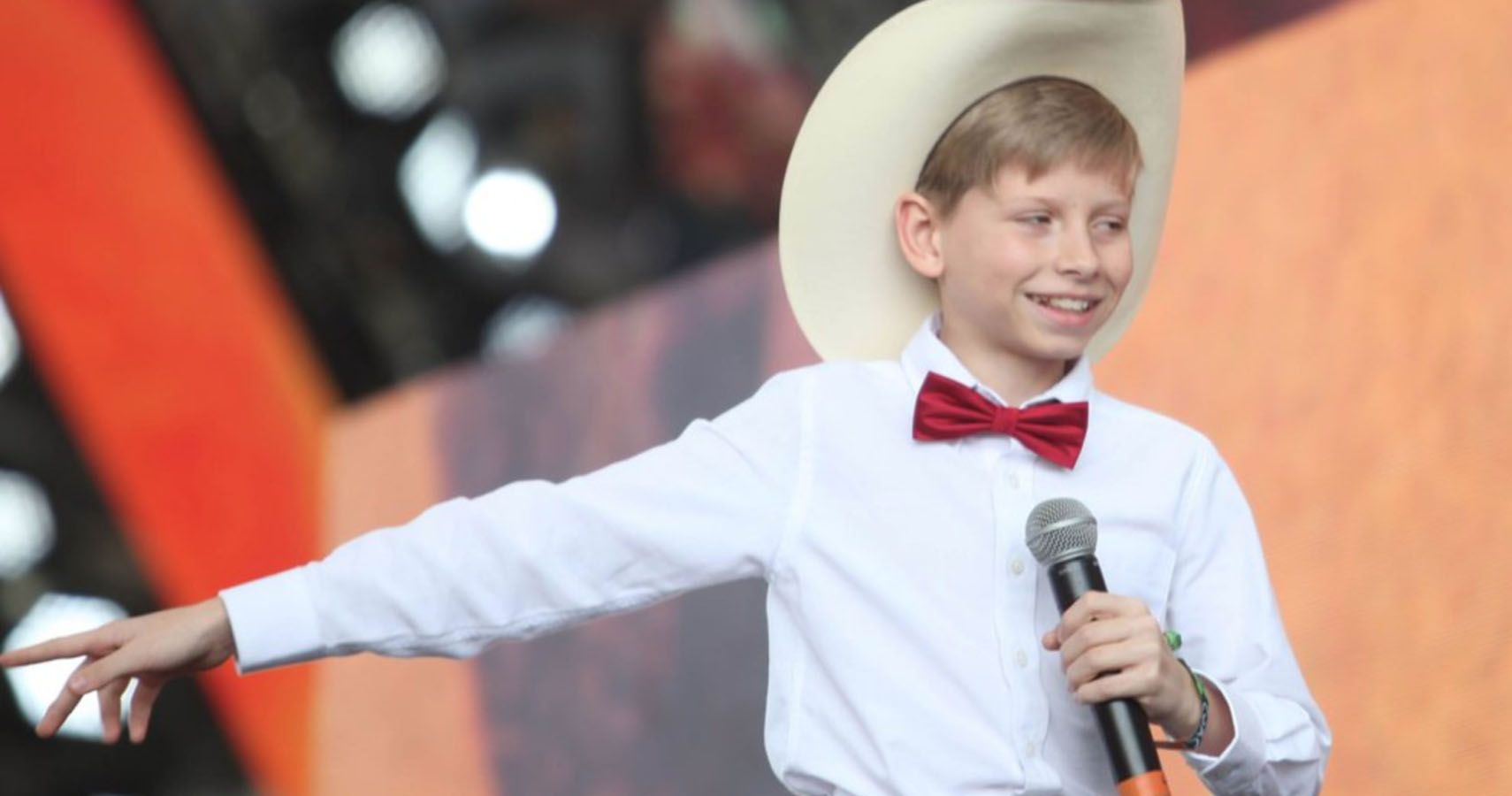 Yodeling Kid Mason Ramsey Releases His First Single Thethings - yodeling kid roblox id loud