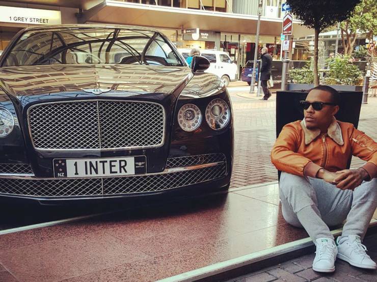 20 Celebs Who Pretended To Own The Cars They Rented Thethings