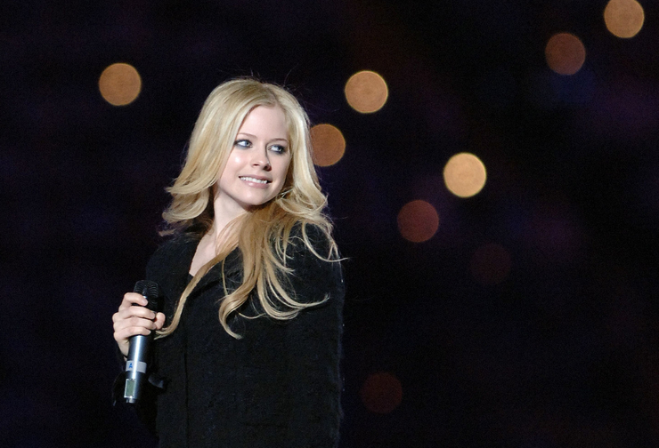 Avril Lavigne performs at the closing ceremony of the 2006 Winter OlympicsVia Getty