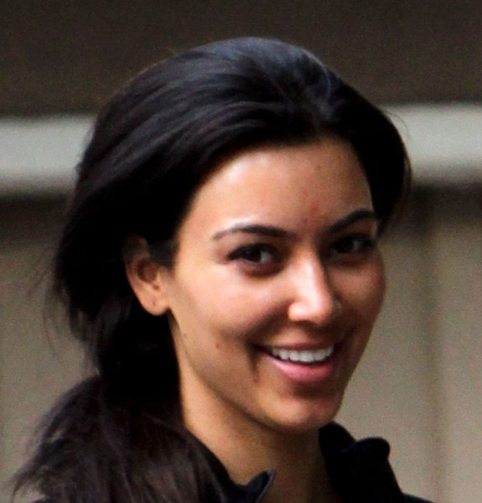 Voici 15 Photos De Ce Quoi Ressemble Kim Kardashian Sans Maquillage   Kim Kardashian Smiling 