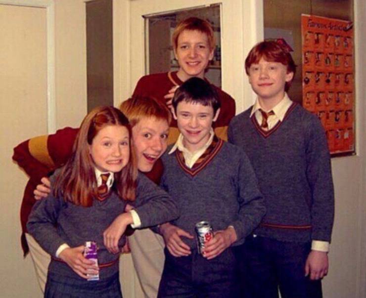 15 Photos Of The Harry Potter Cast Behind The Scenes Thethings 15 Photos Of The Harry Potter Cast Behind The Scenes Thethings