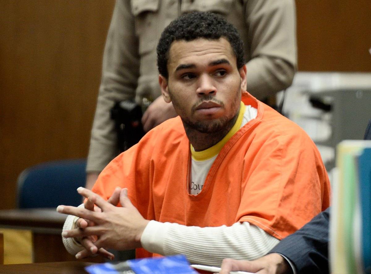 Chris Brown dyker upp i domstol för en utfrågning vid brottmålsdomstolarna i Los Angeles
