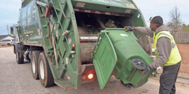 The Average Garbage Truck Driver Salary And 14 Other Facts About The Gig