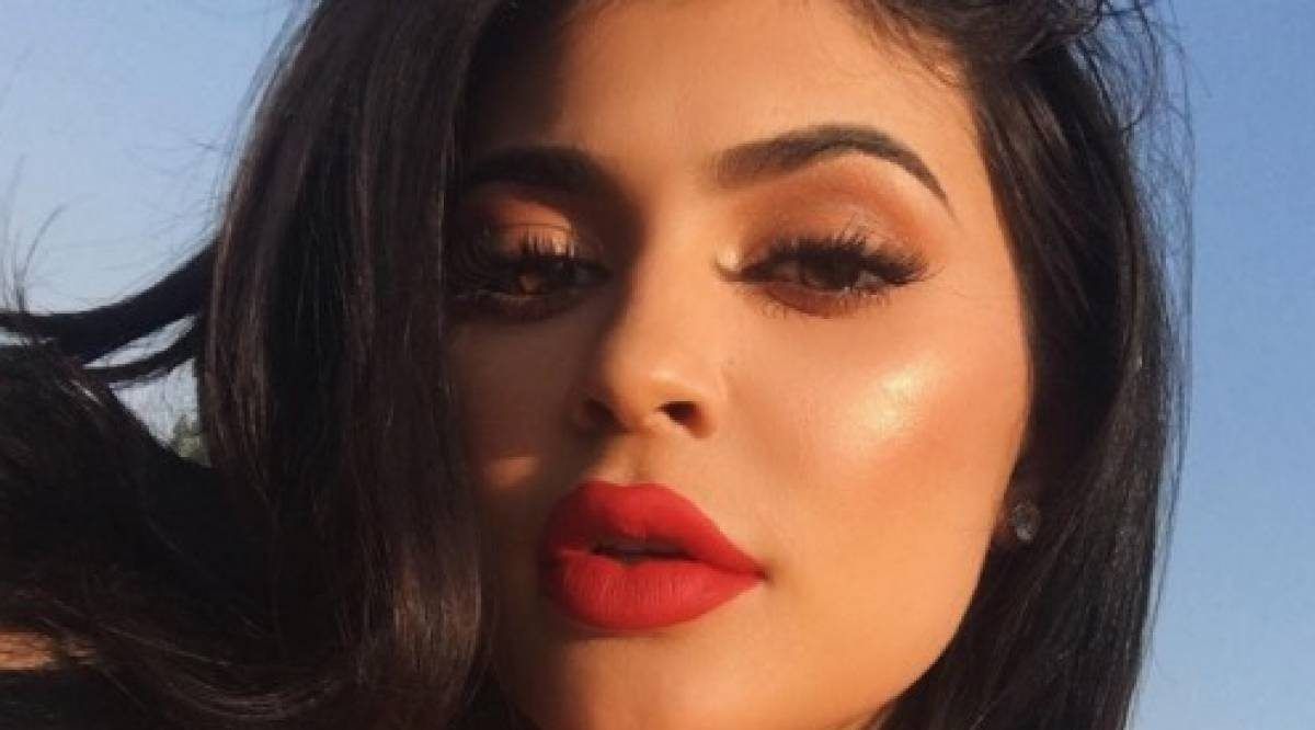 Kylie Jennerâ€™s Bare Face Breaks the Internet Again, As Many Celebrities