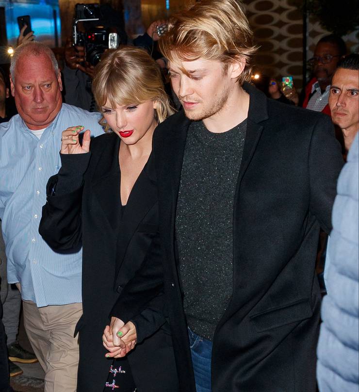 15 Facts You May Not Know About Actor Joe Alwyn Thethings