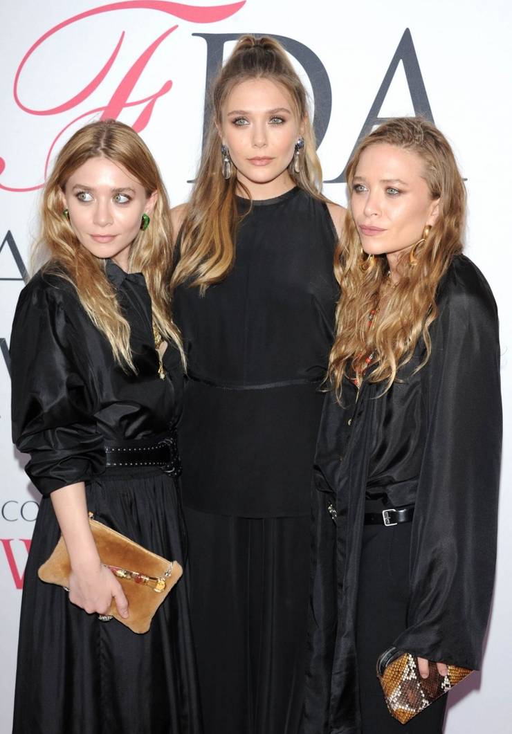 How Close Is Elizabeth Olsen To Her Sisters Mary Kate And Ashley