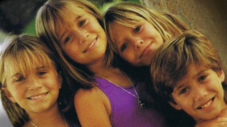 How Close Is Elizabeth Olsen To Her Sisters Mary Kate And Ashley